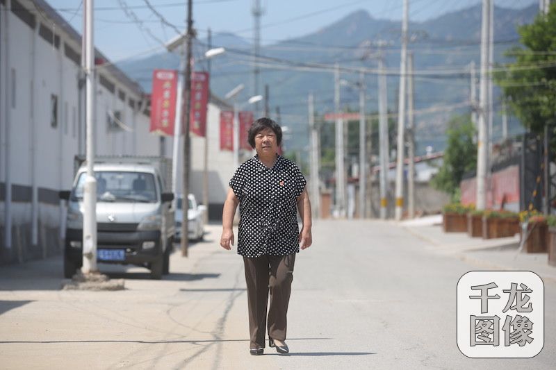 村民對村黨組織的不信任，讓王書平記憶猶新，也激起了斗志，“不把老百姓的問題解決好，我絕不走！”圖為王書平。千龍網記者 薄晨棣攝