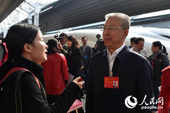 黨的十九大代表、山西省呂梁市委書記李正印接受人民網記者采訪。（人民網記者 翁奇羽 攝）