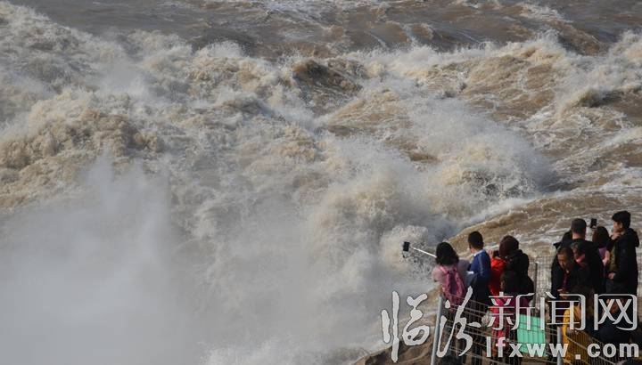 吉縣:黃河壺口瀑布水量增大