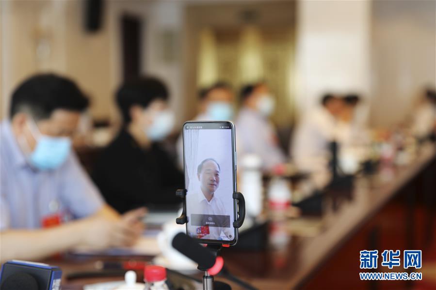 （聽(tīng)民意 匯民智·圖文互動(dòng)）“帶題主播”新上線 “旁聽(tīng)”民意不缺席——人大會(huì)議創(chuàng)新“旁聽(tīng)”形式記事