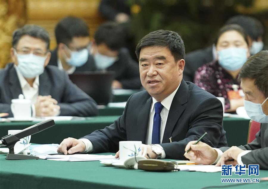 （新華全媒頭條·圖文互動）（6）從人民中汲取磅礴力量——習(xí)近平總書記同出席2020年全國兩會人大代表、政協(xié)委員共商國是紀實