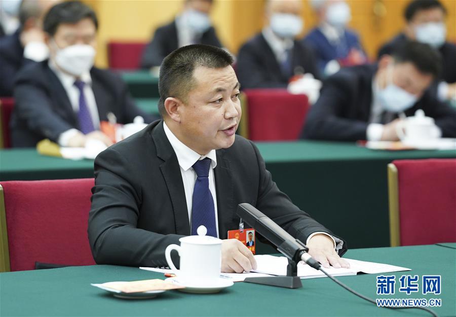 （新華全媒頭條·圖文互動）（11）從人民中汲取磅礴力量——習(xí)近平總書記同出席2020年全國兩會人大代表、政協(xié)委員共商國是紀實