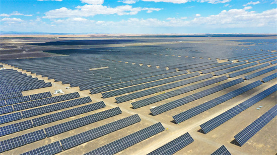 克拉瑪依市猛獅光儲烏爾禾100萬千瓦光伏發電配套儲能120千瓦/240千瓦時項目。 徐晨攝