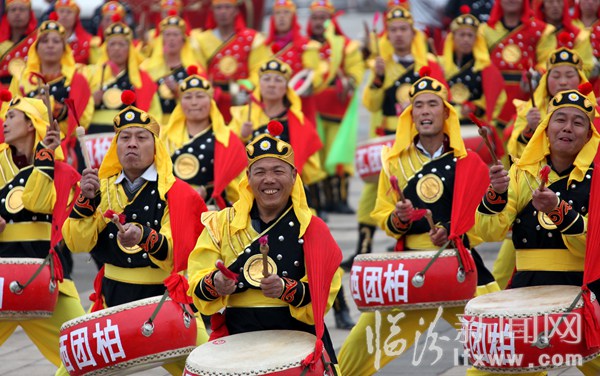 山西·臨汾帝堯古都文化旅游節鑼鼓大賽在襄汾縣丁陶廣場精彩上演