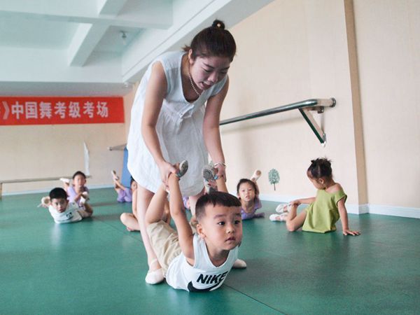 “天使要飛翔”  記一次霍州市《中國舞蹈家協會》中國舞蹈考級