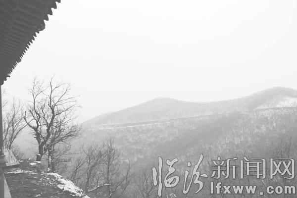 吉縣人祖山上白雪皚皚