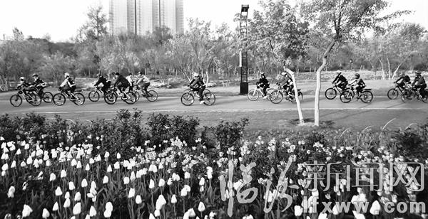 堯都區(qū)澇洰河公園:春暖花開 市民邊看風(fēng)景邊健身