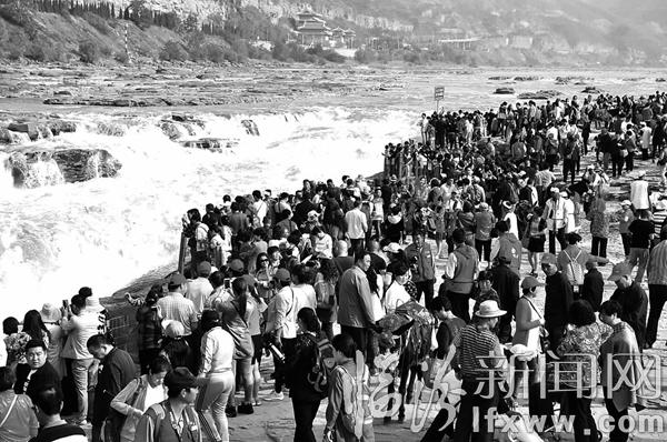 “中國(guó)旅游日”吉縣黃河壺口瀑布吸引眾多游客