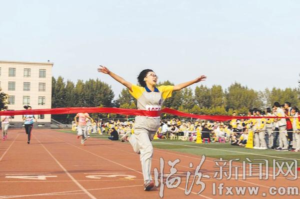 臨汾同盛實(shí)驗(yàn)中學(xué)舉行第七屆田徑運(yùn)動(dòng)會(huì)